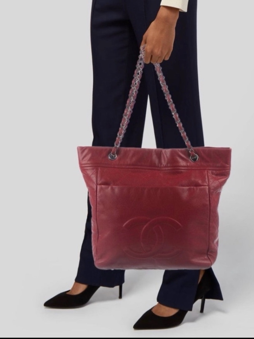 CHANEL Red Leather Quilted Shoulder Tote with Chain-Strap